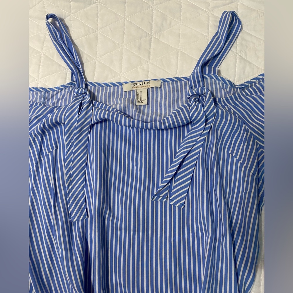 ⭐️Forever 21 blue and white striped top - Picture 3 of 5